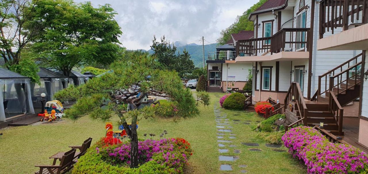Forest Of Color Pension Hongcheon Exterior foto