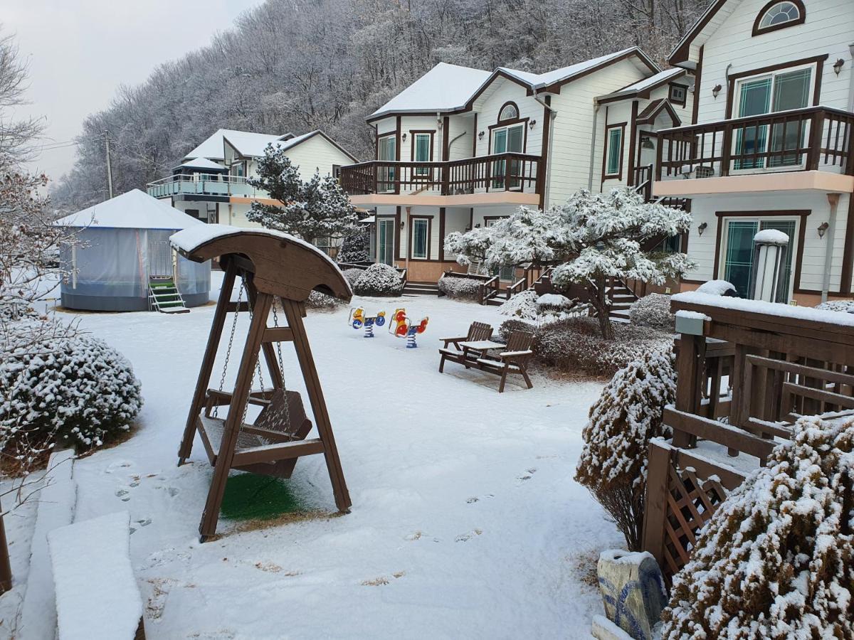 Forest Of Color Pension Hongcheon Exterior foto