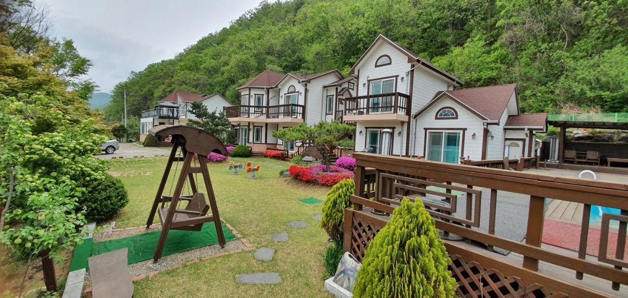 Forest Of Color Pension Hongcheon Exterior foto