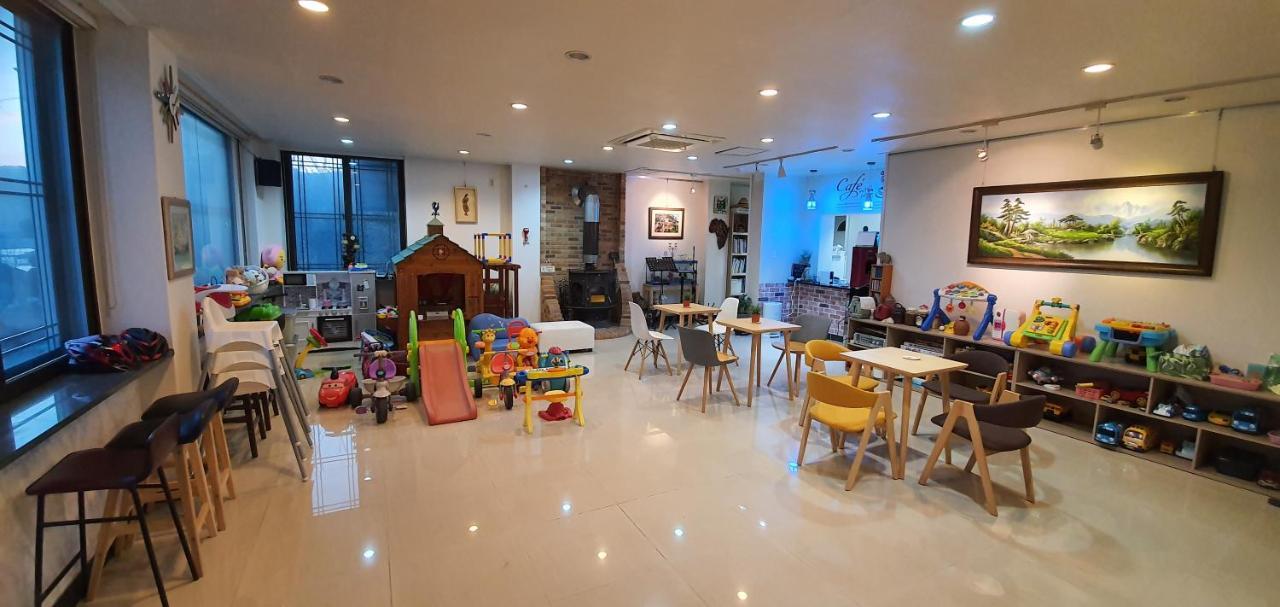 Forest Of Color Pension Hongcheon Exterior foto